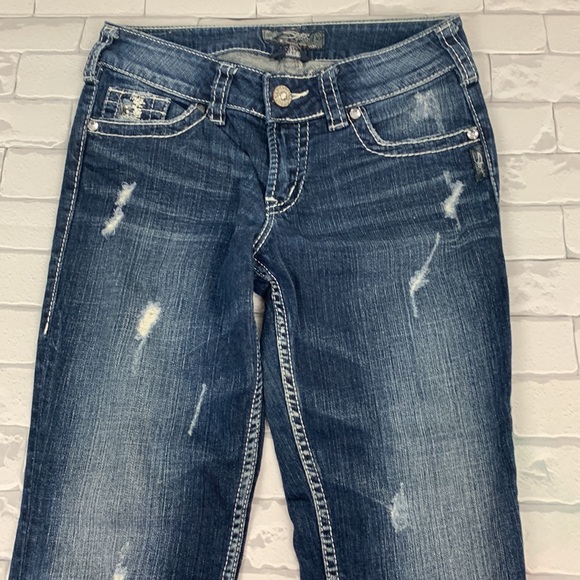 Silver Jeans Suki Flap Capri crop Jeans. 27. Darker wash. Distressed. Sequins - Picture 12 of 15